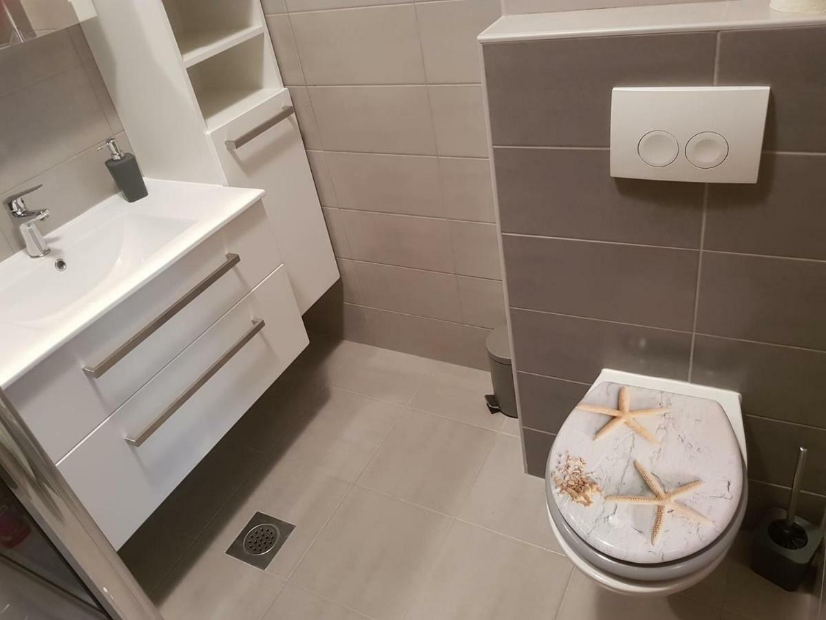 Apartment Doris กอสเตรนา ภายนอก รูปภาพ