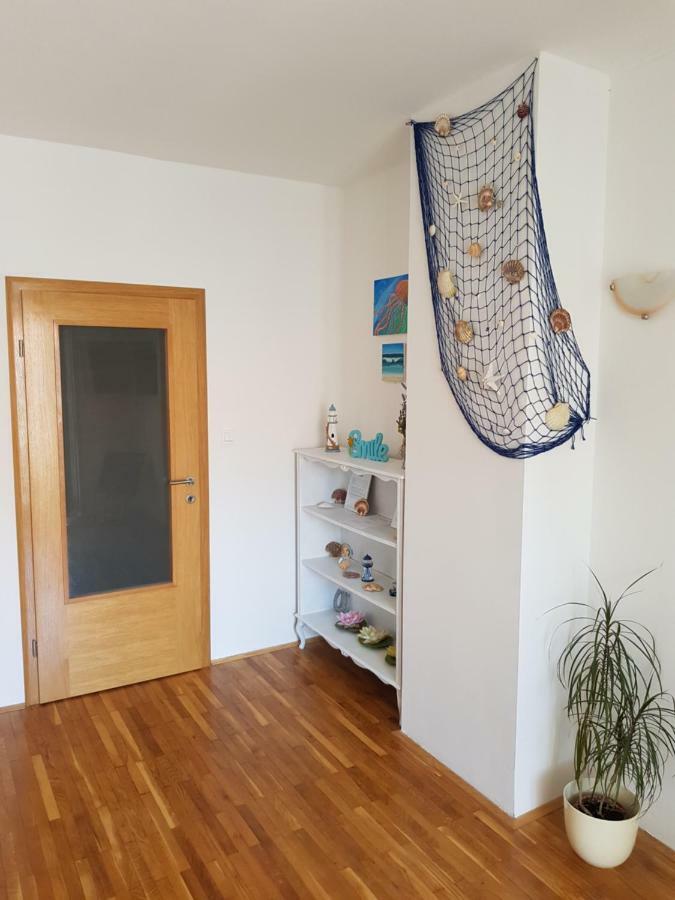 Apartment Doris กอสเตรนา ภายนอก รูปภาพ