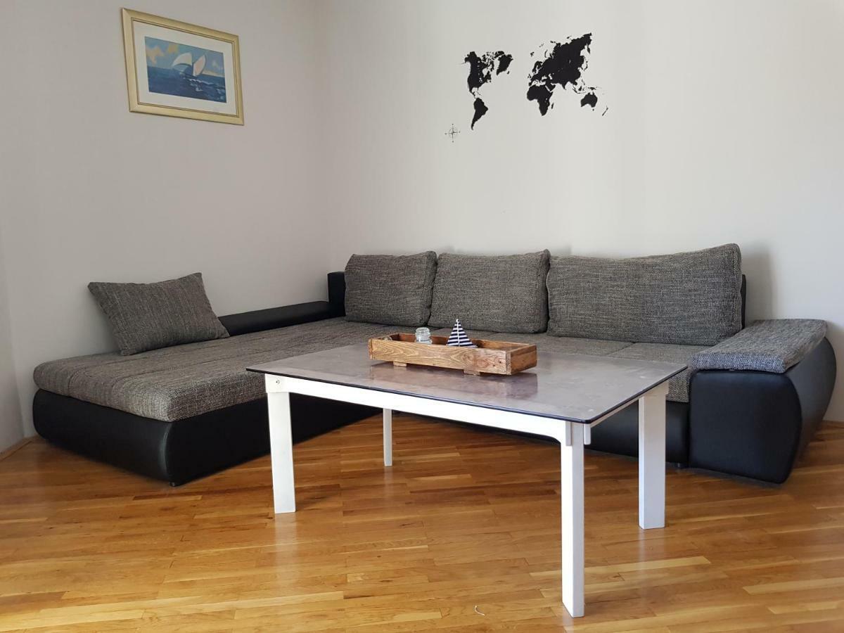 Apartment Doris กอสเตรนา ภายนอก รูปภาพ