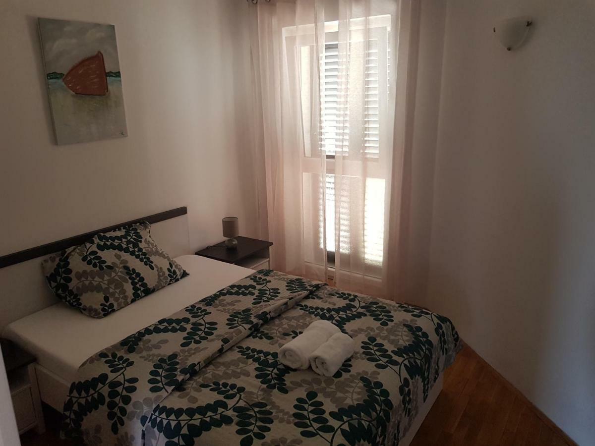 Apartment Doris กอสเตรนา ภายนอก รูปภาพ