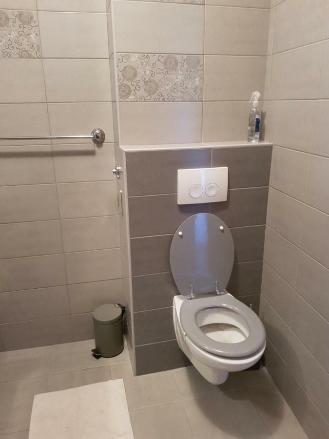 Apartment Doris กอสเตรนา ภายนอก รูปภาพ
