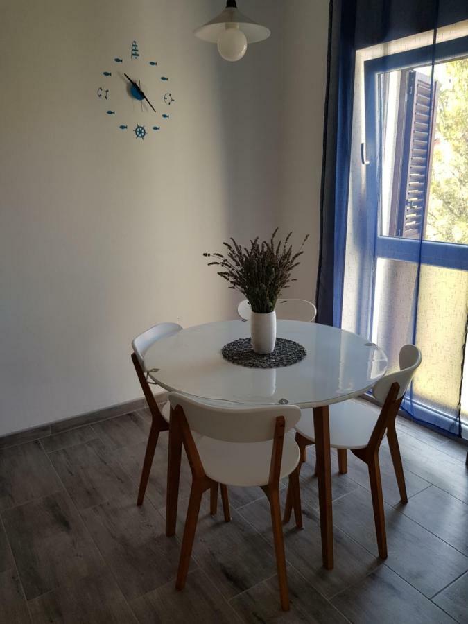 Apartment Doris กอสเตรนา ภายนอก รูปภาพ